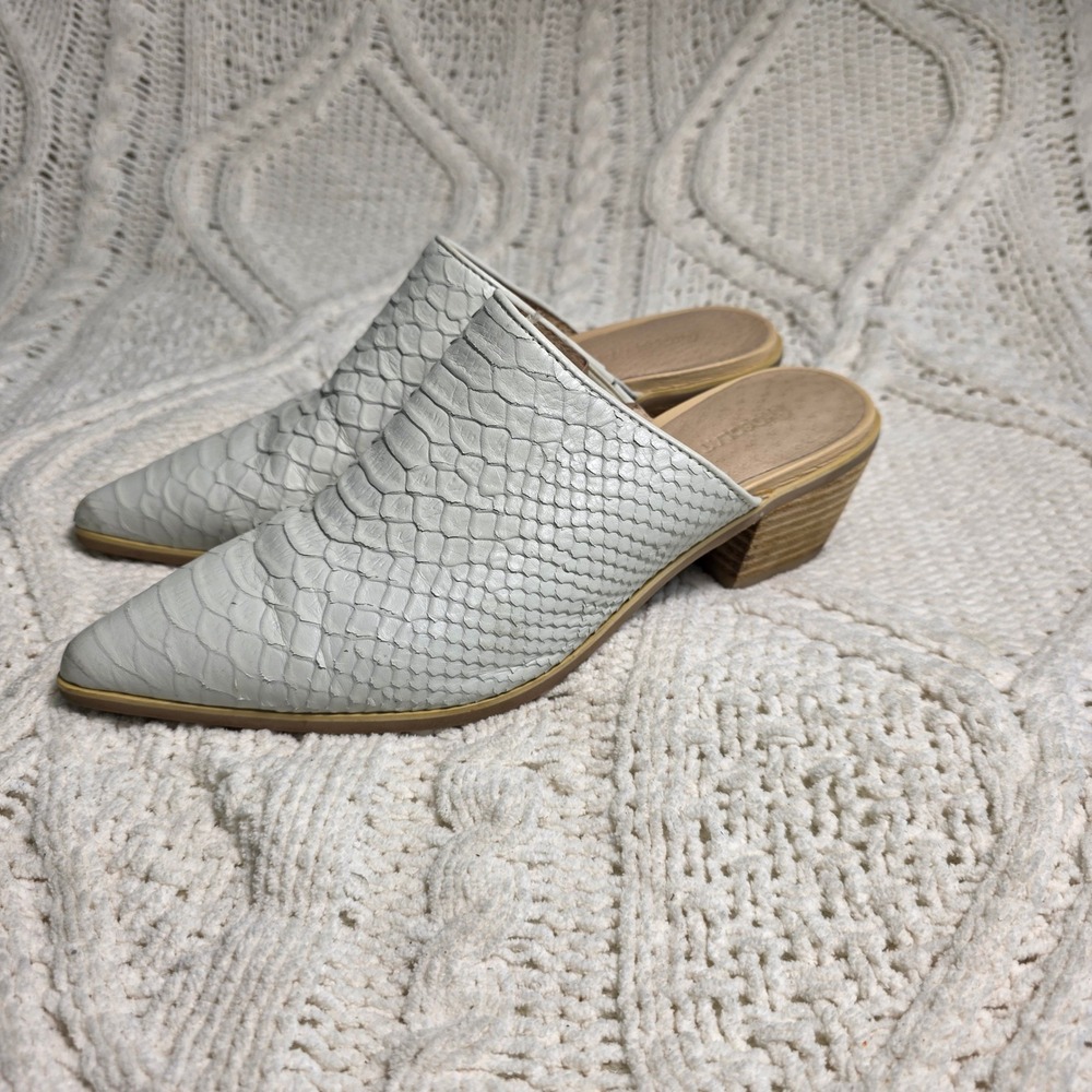 Chocolat Blu Clint Mules White Snake Embossed Leather Pointed Toe Womens 37 Good